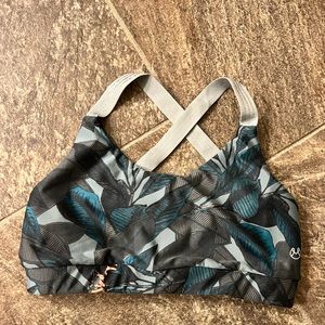 Maaiji tropical print sports bra NWT size Medium